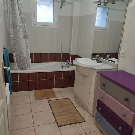 Lägenhet Joli Dans Quartier Calme De