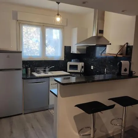 Joli Dans Quartier Calme De