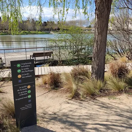 Joli Dans Quartier Calme De