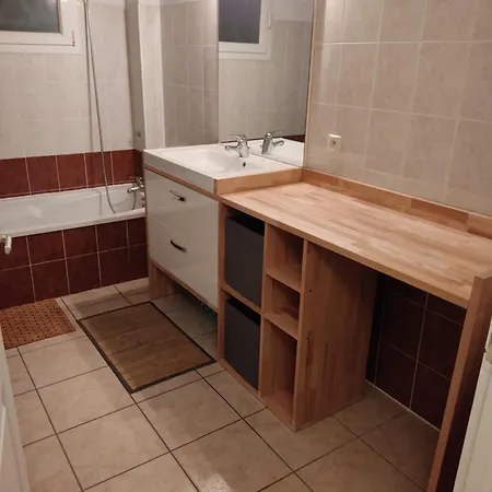 Joli Dans Quartier Calme De Διαμέρισμα *