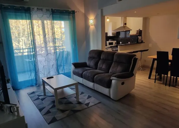 Joli Dans Quartier Calme De Perpignano