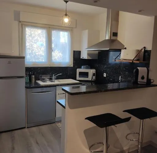 Joli Dans Quartier Calme De