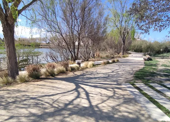 Joli Dans Quartier Calme De