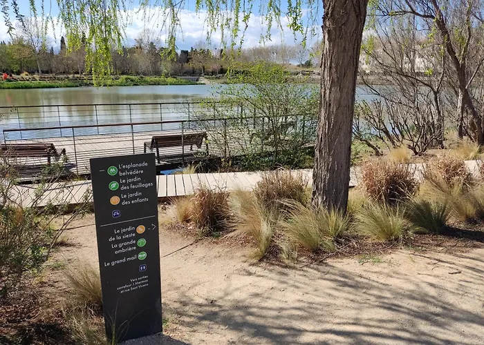 Joli Dans Quartier Calme De